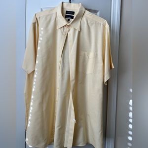 New / only worn once / short sleeve dress shirt